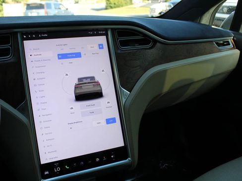 Used 2016 Tesla Model X 90D image 23