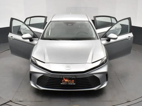Used 2025 Toyota Camry LE FWD image 10