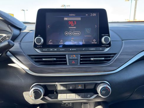 Used 2025 Nissan Altima 2.5 SV image 17