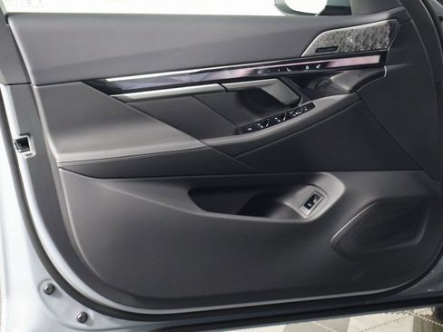 New 2026 BMW i5 eDrive40 w/ M Sport Package RWD image 7