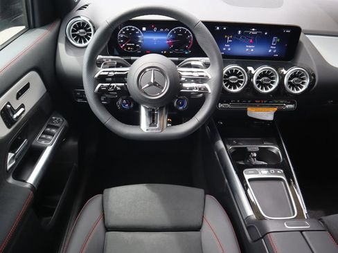 New 2026 Mercedes-Benz GLA 35 AMG 4MATIC image 11