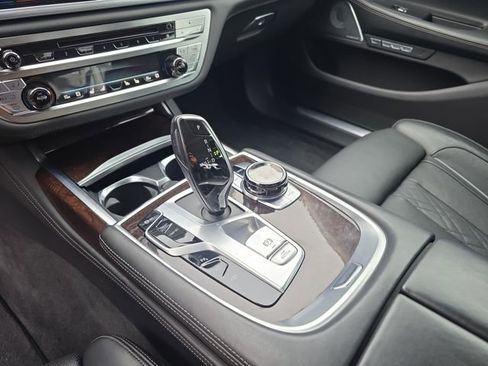 Used 2016 BMW 750i xDrive image 28
