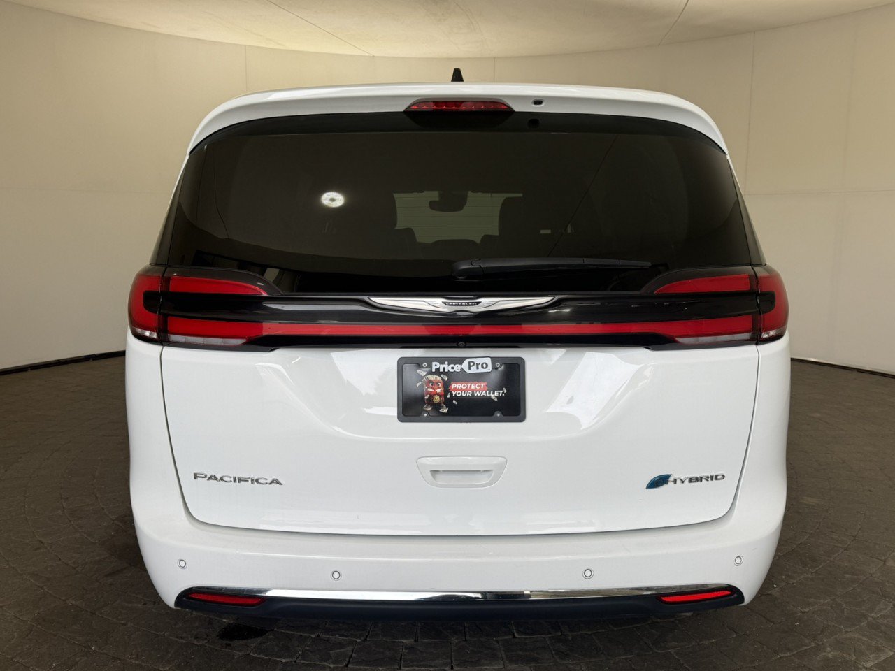 Used 2024 Chrysler Pacifica Limited FWD image 6