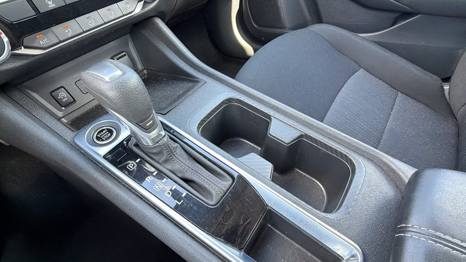 Used 2025 Nissan Sentra SV FWD image 30