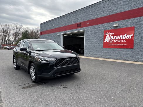Used 2023 Toyota Corolla Cross L image 1