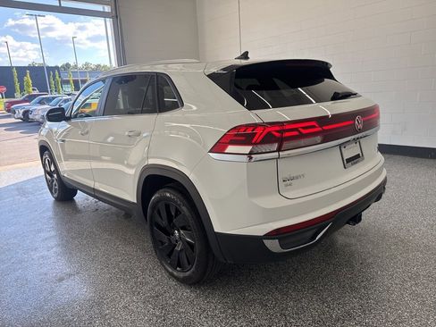 Used 2025 Volkswagen Atlas Cross Sport SE image 2