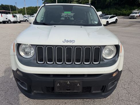Used 2015 Jeep Renegade Latitude FWD image 2