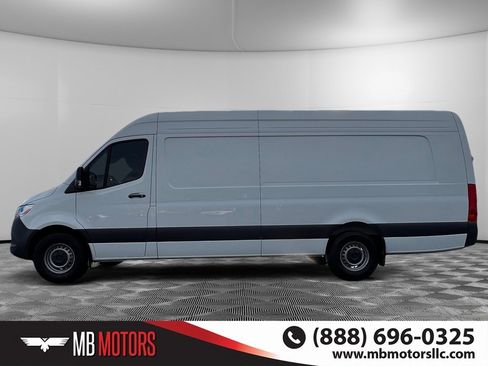 Used 2024 Mercedes-Benz Sprinter 2500 image 8