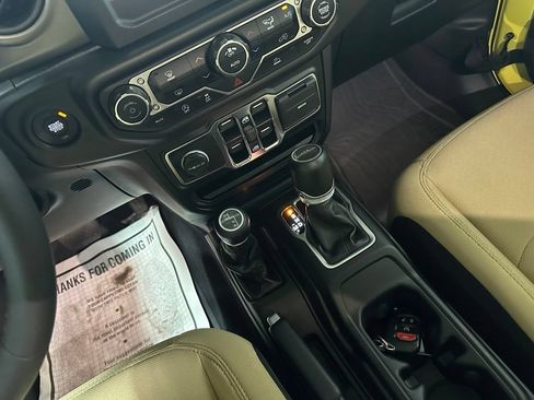 Used 2023 Jeep Gladiator Sport AWD/4WD image 40