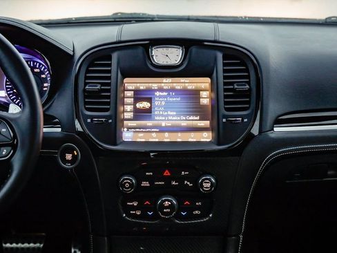 Used 2023 Chrysler 300 C image 14