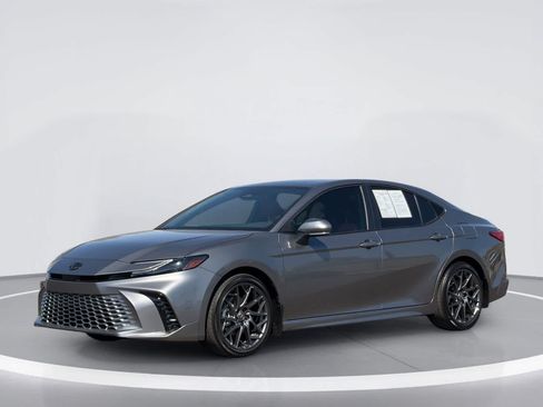 Used 2025 Toyota Camry XSE FWD image 2