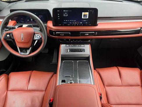 Used 2025 Lincoln Aviator Reserve w/ Equipment Group 201A image 5