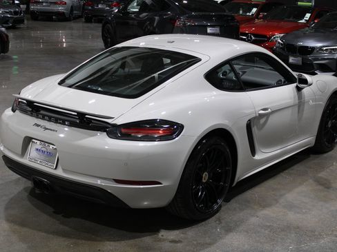 Used 2019 Porsche 718 Cayman image 16