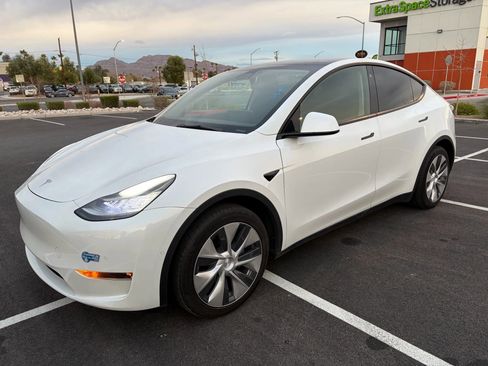 Used 2021 Tesla Model Y Long Range image 2