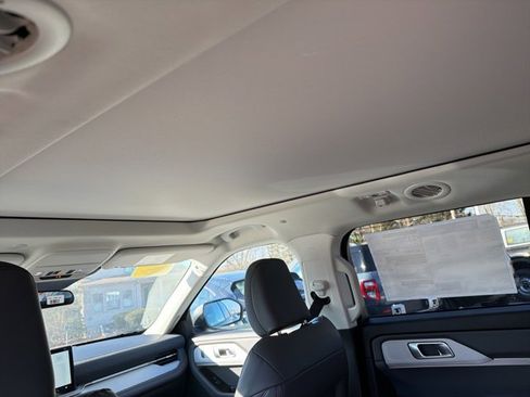 New 2026 Ford Explorer Active w/ Active Comfort Package image 8