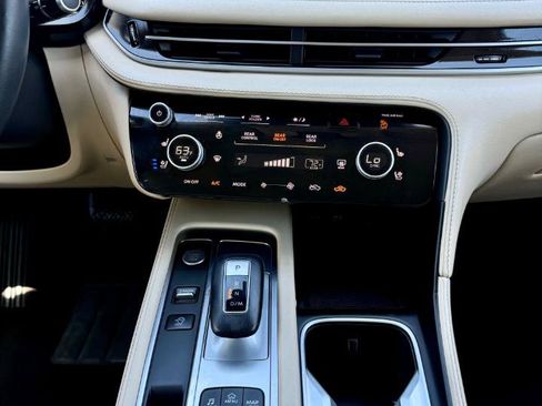 Used 2023 INFINITI QX60 Luxe w/ Performance Audio Package FWD image 25