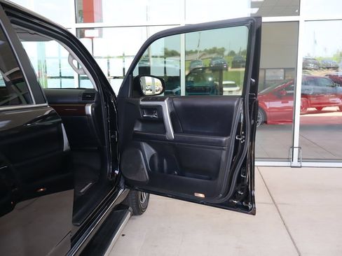 Used 2017 Toyota 4Runner Limited AWD/4WD image 40