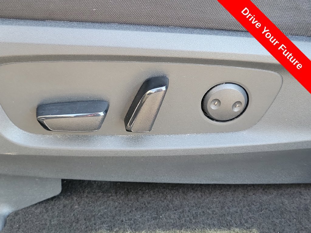 Used 2025 Nissan Pathfinder SV FWD image 17