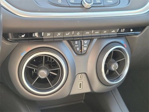 Used 2021 Chevrolet Blazer LT image 32