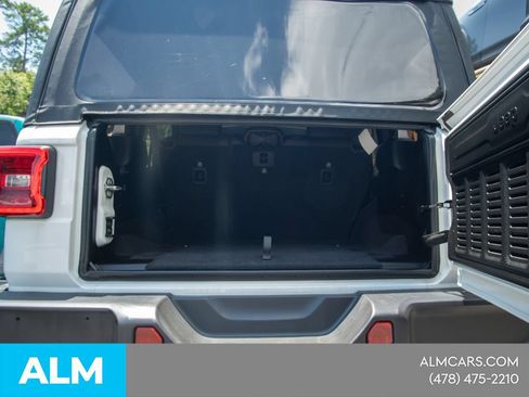 Used 2025 Jeep Wrangler Unlimited Rubicon w/ Convenience Group AWD/4WD image 17