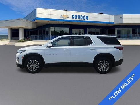 Used 2023 Chevrolet Traverse LT image 2
