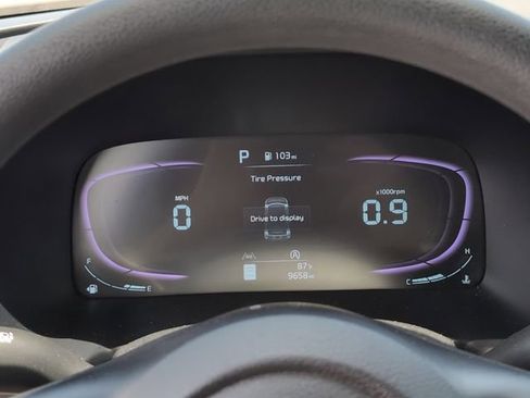 Used 2025 Kia Soul LX w/ LX Technology Package FWD image 22