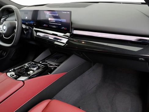 Used 2025 BMW i5 xDrive40 w/ Premium Package image 22