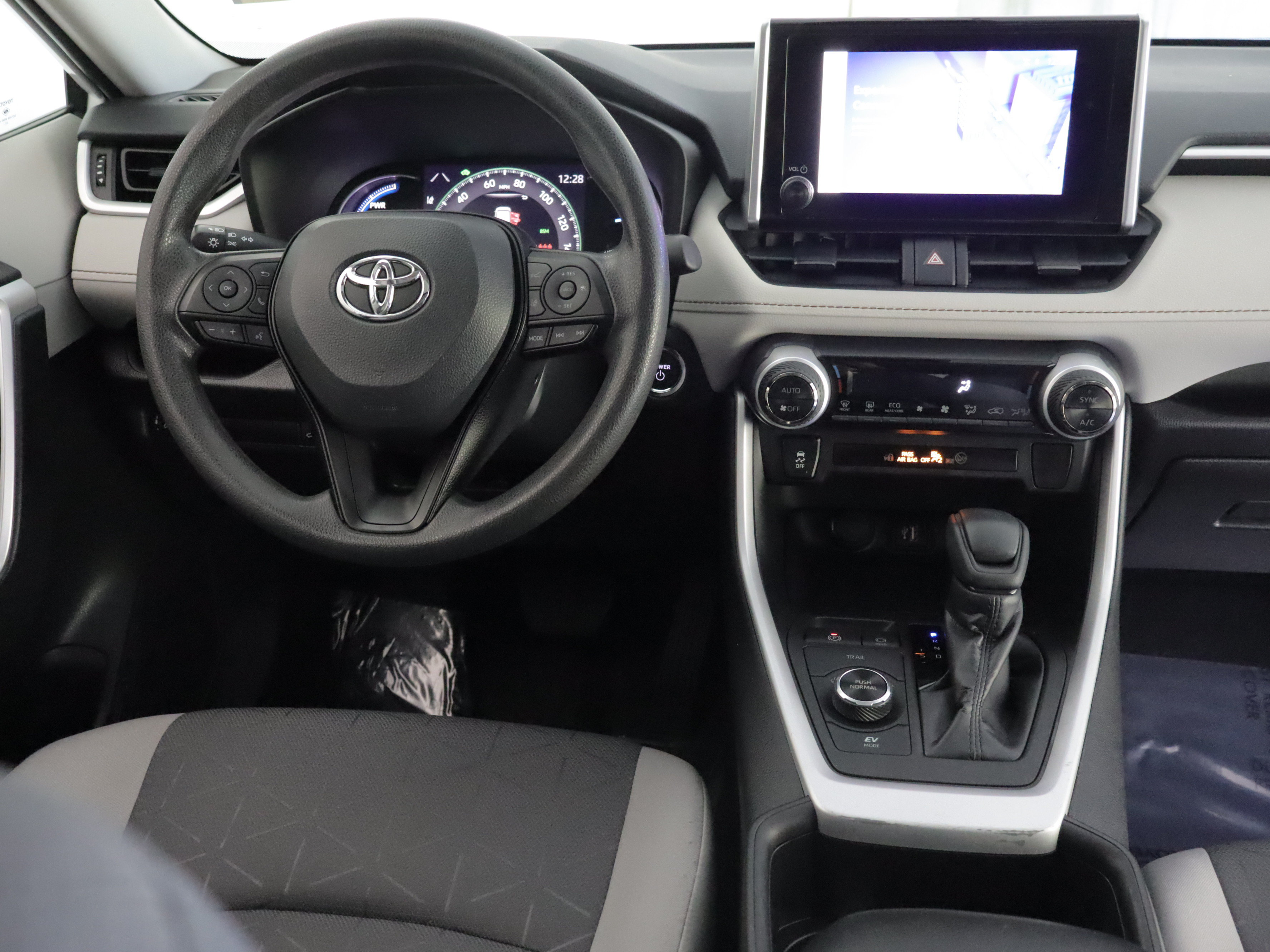 Used 2024 Toyota RAV4 XLE w/ Convenience Package AWD/4WD image 2