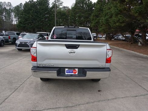 Used 2019 Nissan Titan SV image 19