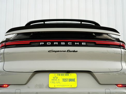Used 2024 Porsche Cayenne Turbo image 75