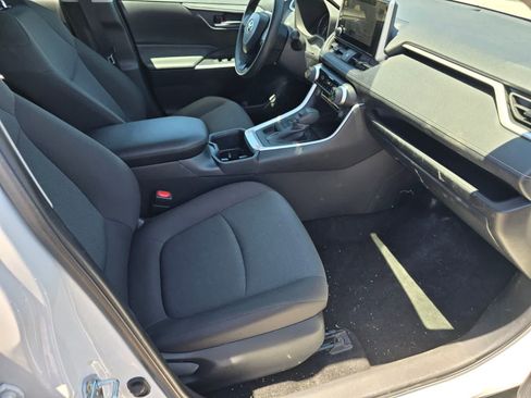 Used 2025 Toyota RAV4 XLE AWD/4WD image 12