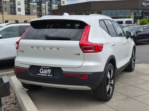 Used 2022 Volvo XC40 T5 Momentum AWD/4WD image 3
