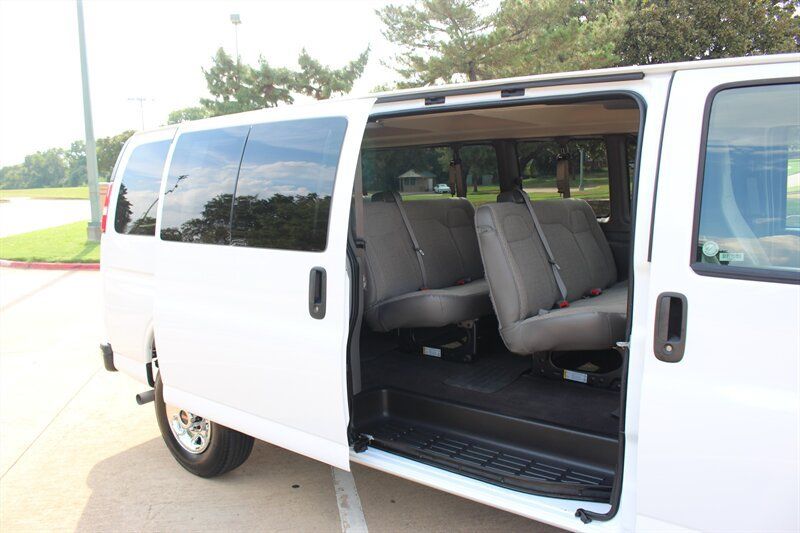 Used 2025 GMC Savana 3500 LT w/ LT Preferred Equipment Group RWD image 12