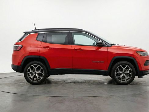 Used 2025 Jeep Compass Limited image 11
