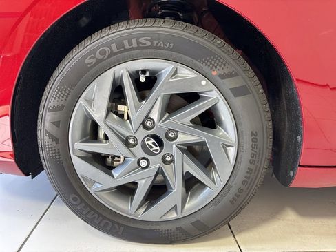 New 2025 Hyundai Elantra Hybrid FWD image 9