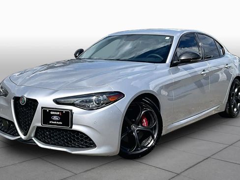 Used 2019 Alfa Romeo Giulia Ti Sport w/ Quick Order Package 22U Sport RWD image 35