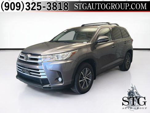 Used 2018 Toyota Highlander XLE FWD image 1