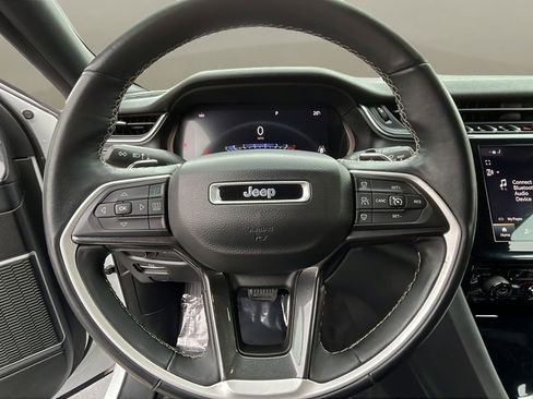 Used 2022 Jeep Grand Cherokee L Laredo image 12