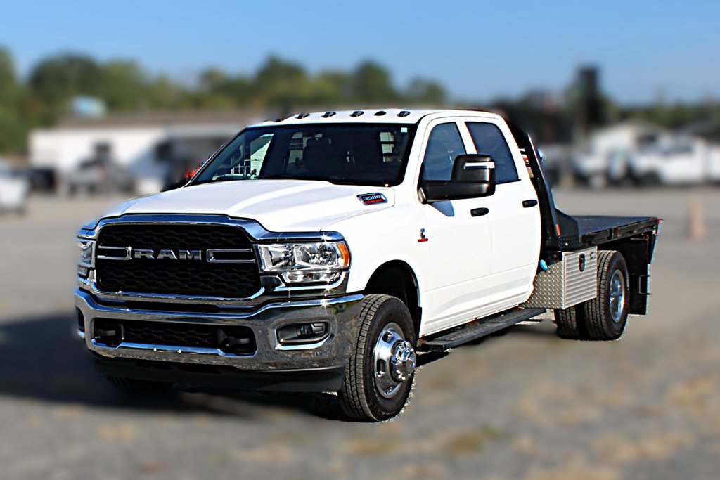 Used 2024 RAM 3500 Tradesman w/ Chrome Appearance Group AWD/4WD image 2