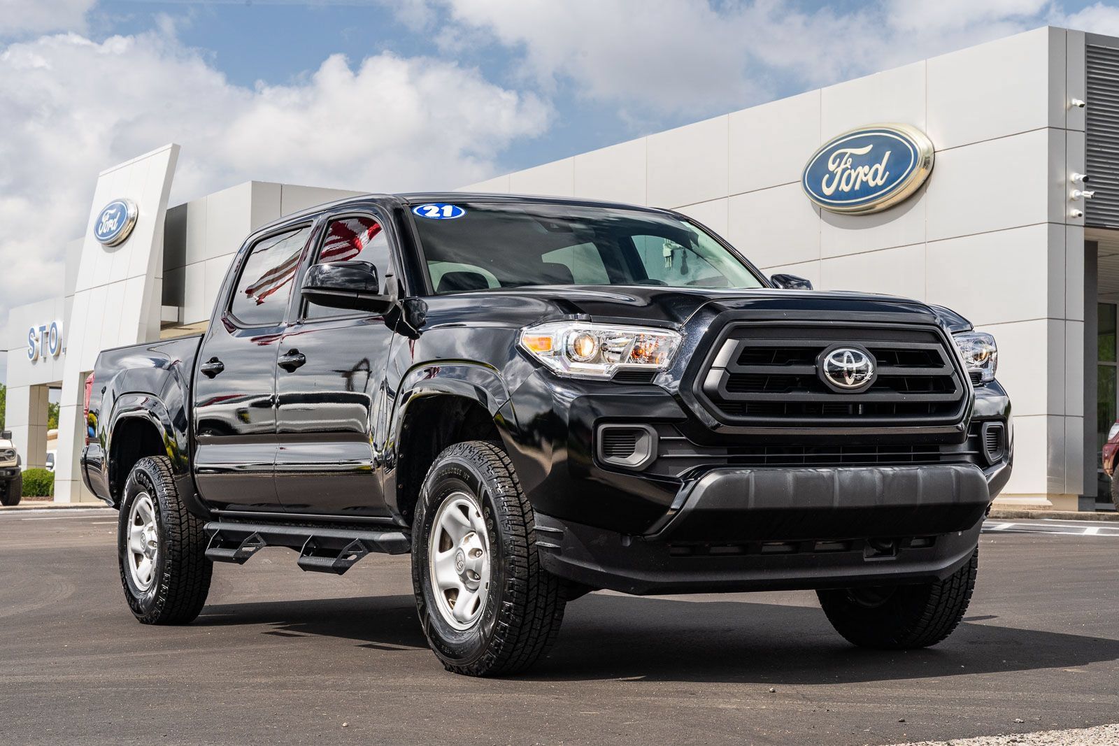 Used 2021 Toyota Tacoma SR AWD/4WD image 1