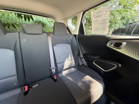 Used 2025 Kia Soul LX w/ LX Technology Package FWD image 35