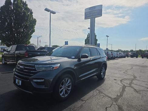 Used 2020 Ford Explorer XLT w/ Equipment Group 202A AWD/4WD image 1