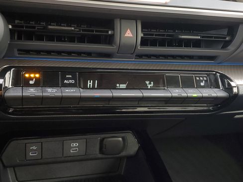 Certified 2025 Toyota Prius Limited image 24