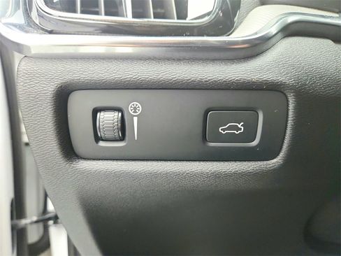 Used 2019 Volvo S60 T6 R-Design image 37