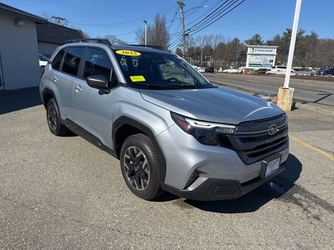 Used 2025 Subaru Forester Premium image 1