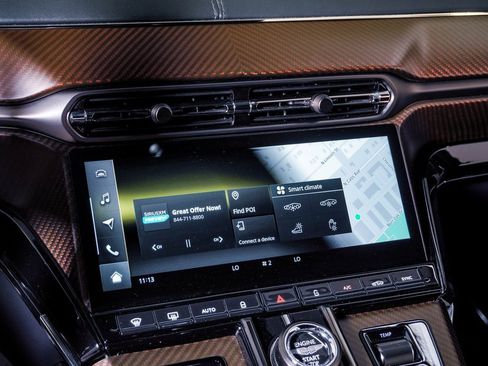 Used 2025 Aston Martin V8 Vantage Coupe image 28