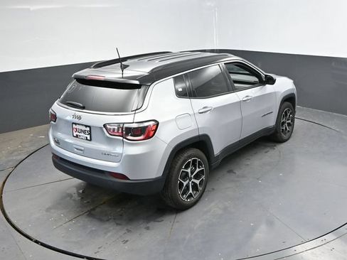 Used 2025 Jeep Compass Limited AWD/4WD image 34