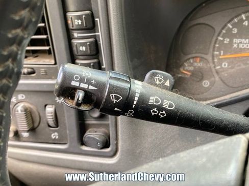 Used 2005 Chevrolet Silverado 2500 LS w/ Skid Plate Package AWD/4WD image 24