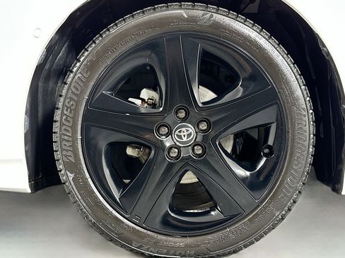 Used 2022 Toyota Prius image 11