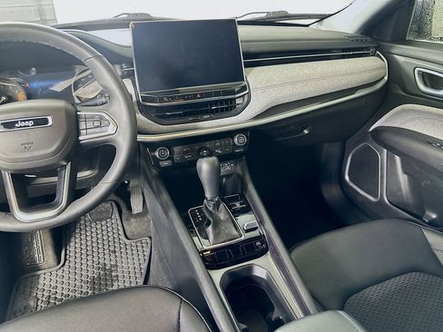 Used 2024 Jeep Compass Latitude w/ Convenience Group image 19